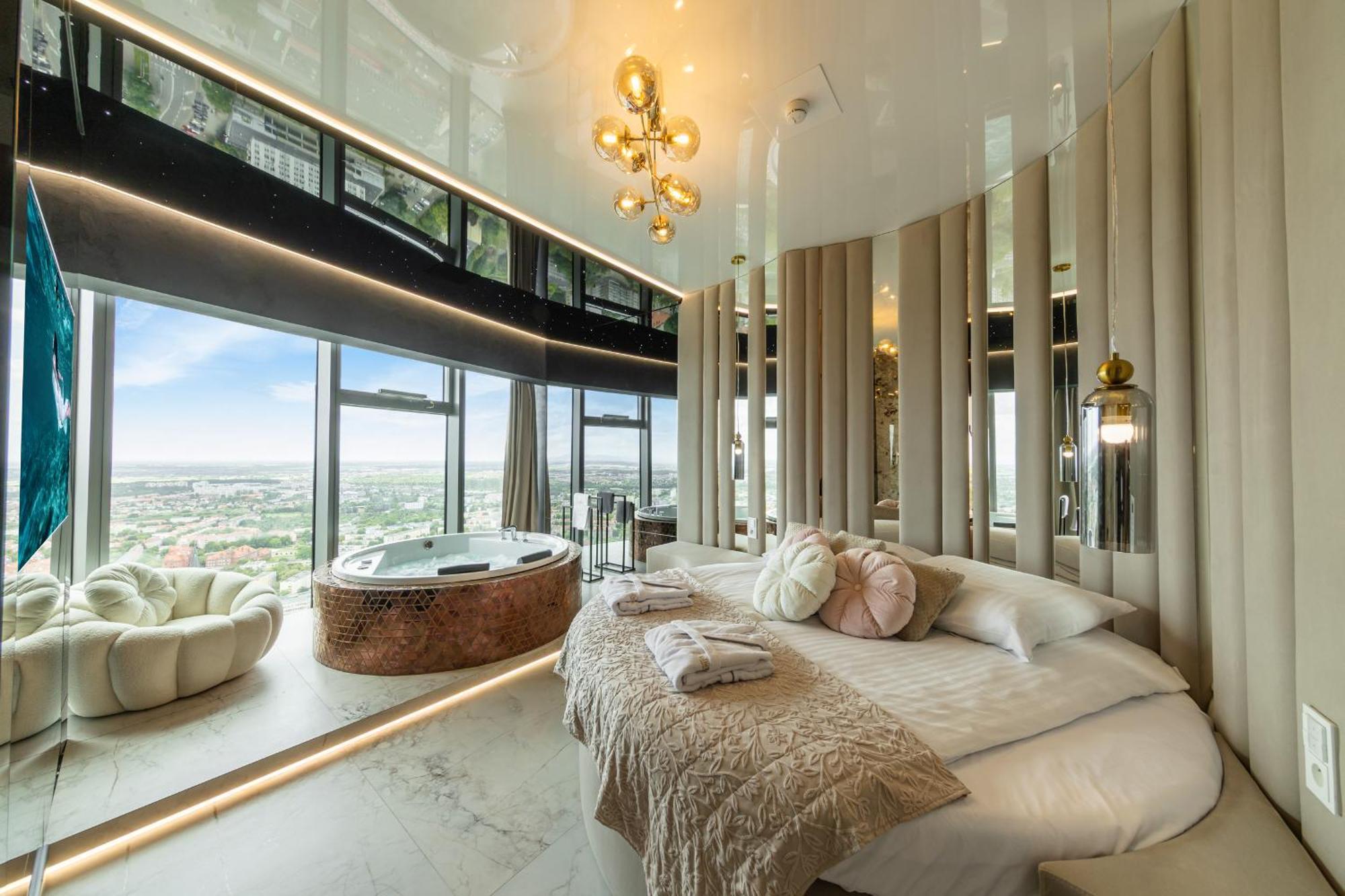 In The Sky - Apartamenty W Sky Tower วรอตซวาฟ ภายนอก รูปภาพ